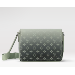 DISTRICT Small Messenger Bag